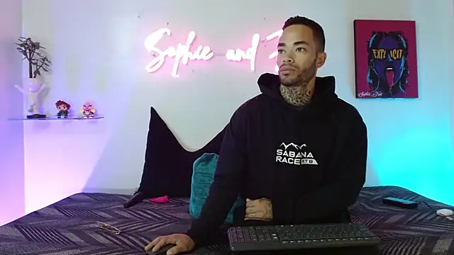 Snapshot of SophieFoxx17 chatting on April 6, 11:55 am SophieFoxx17 online show from April 6, 11:55 am