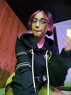  Laary online show from March 9, 8:57 pm