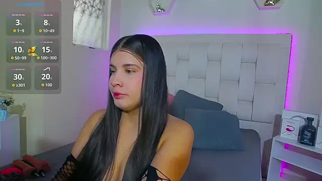 Snapshot of shanakendall chatting on October 18, 2:18 pm shanakendall online show from October 18, 2:18 pm