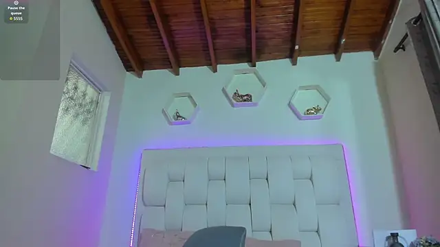 shanakendall online show from December 20, 2:24 pm