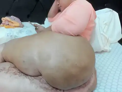 bigbooty29 online show from July 2, 5:08 pm
