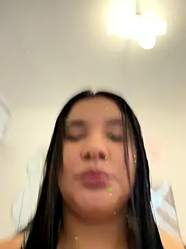 ValleryParker online show from May 7, 8:03 pm