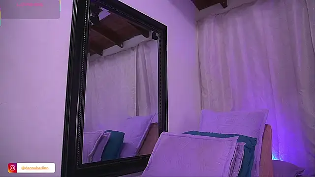 Snapshot of danna_berlin_ chatting on October 2, 7:21 pm danna berlin online show from October 2, 7:21 pm