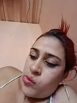 Snapshot of Latina_sexy1 chatting on June 27, 6:24 pm Latina sexy1 online show from June 27, 6:24 pm