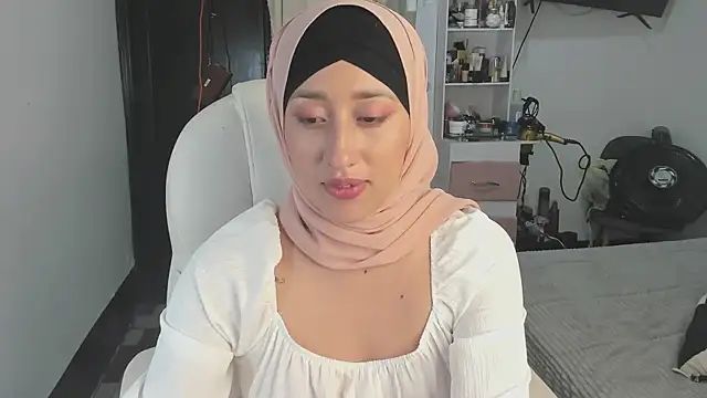 adila anich online show from January 7, 3:24 am