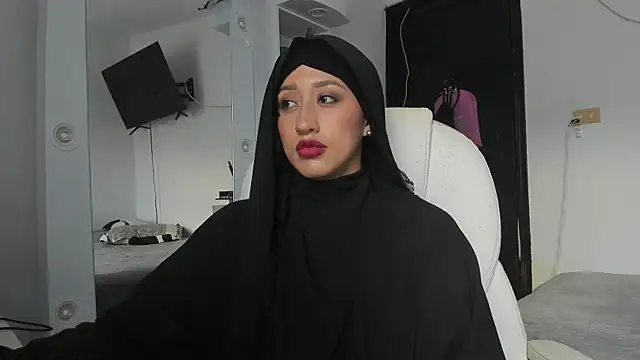 adila anich online show from October 3, 10:07 pm