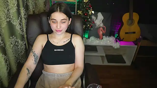Snapshot of delicatedBailey chatting on January 13, 5:23 am delicatedBailey online show from January 13, 5:23 am