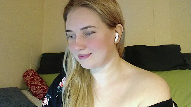 mmmPinUpGirl online show from October 28, 6:21 pm