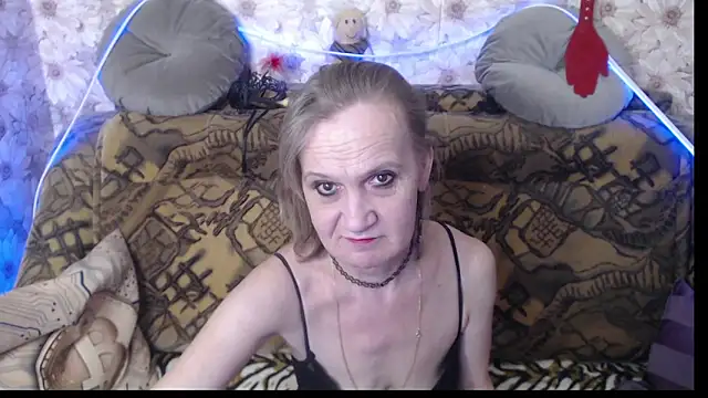 Snapshot of MissBekker chatting on December 10, 1:22 am MissBekker online show from December 10, 1:22 am