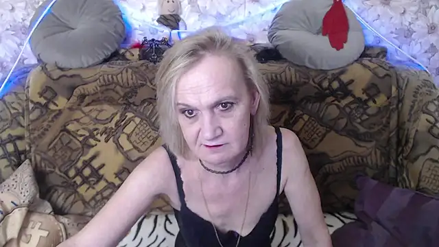 Snapshot of MissBekker chatting on January 10, 11:43 am MissBekker online show from January 10, 11:43 am