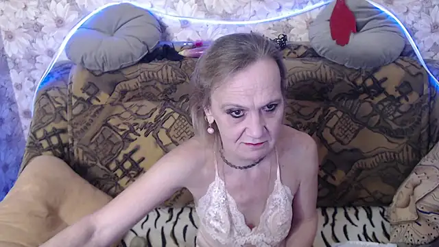 MissBekker online show from November 17, 9:20 pm