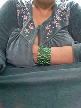 Snapshot of Kavya_XX chatting on December 28, 5:12 am Kavya XX online show from December 28, 5:12 am