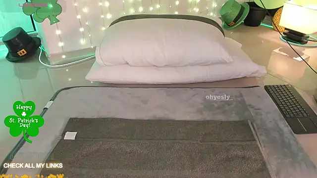 ohyesly  online show from March 27, 10:15 am