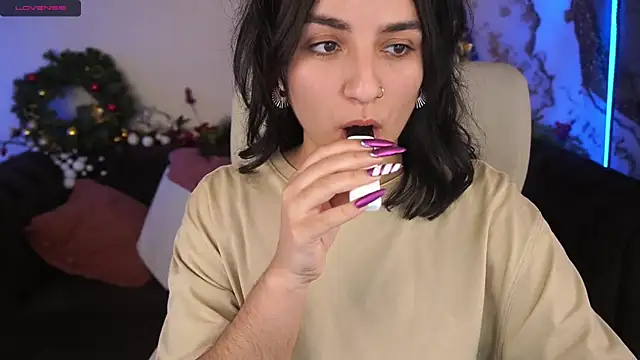 Snapshot of Daphne_Moss chatting on January 12, 8:57 pm Daphne Moss online show from January 12, 8:57 pm