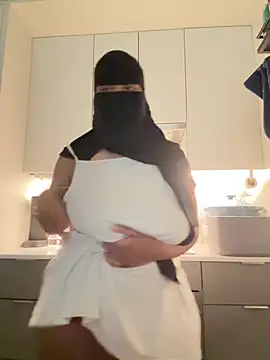 Snapshot of Submissive_Arab chatting on May 7, 8:14 pm Submissive Arab online show from May 7, 8:14 pm
