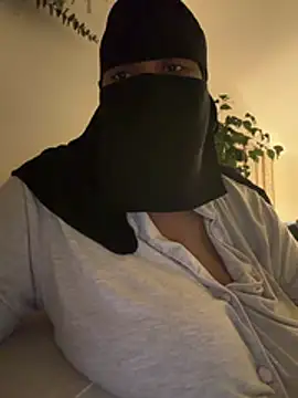 Snapshot of Submissive_Arab chatting on May 18, 11:54 pm Submissive Arab online show from May 18, 11:54 pm