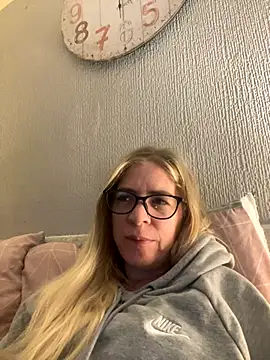 Snapshot of jayjencam chatting on October 6, 9:01 pm jayjencam online show from October 6, 9:01 pm