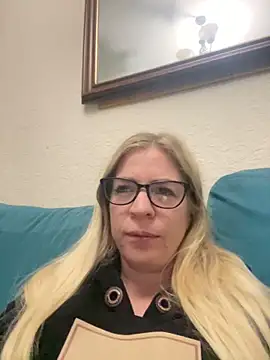 Snapshot of jayjencam chatting on October 9, 10:19 pm jayjencam online show from October 9, 10:19 pm