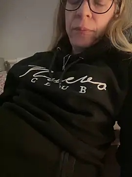 Snapshot of jayjencam chatting on February 15, 7:43 pm jayjencam online show from February 15, 7:43 pm