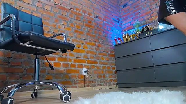 MistressMilana online show from February 8, 12:17 pm