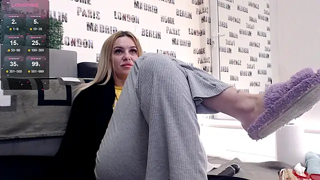 Snapshot of sweetdaiana23 chatting on January 18, 11:33 pm sweetdaiana23 online show from January 18, 11:33 pm