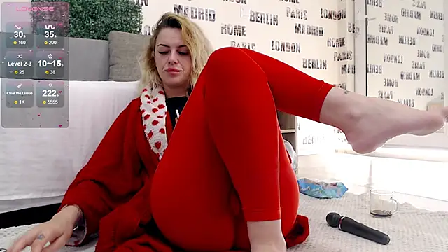 Snapshot of sweetdaiana23 chatting on March 11, 12:44 am sweetdaiana23 online show from March 11, 12:44 am