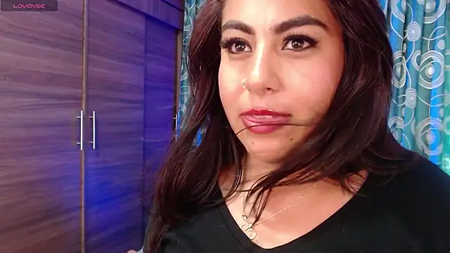 Snapshot of gatuwildhott chatting on January 12, 6:06 am gatuwildhott online show from January 12, 6:06 am