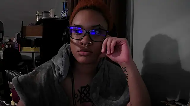 Snapshot of nickytheehawtie chatting on May 1, 2:27 am nickytheehawtie online show from May 1, 2:27 am