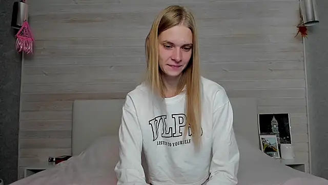 molly hunt  online show from October 22, 4:02 am