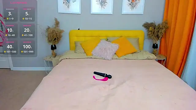 Snapshot of ArielSpell chatting on February 13, 7:48 am ArielSpell online show from February 13, 7:48 am