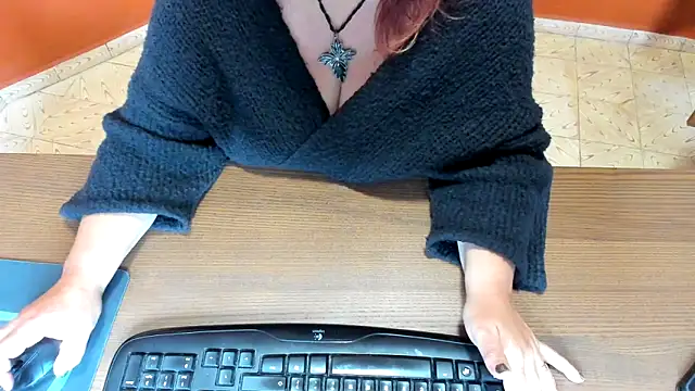 Snapshot of NikkiHolland chatting on April 8, 8:03 am NikkiHolland online show from April 8, 8:03 am
