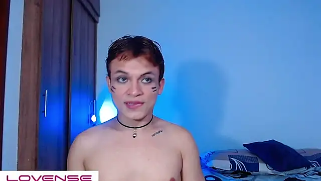 Snapshot of Leon_Wild chatting on March 27, 3:56 am Leon Wild online show from March 27, 3:56 am