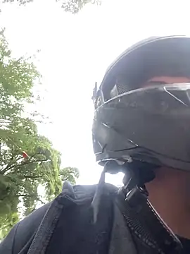 Snapshot of Leon_Wild chatting on March 30, 8:21 pm Leon Wild online show from March 30, 8:21 pm