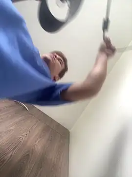 Snapshot of Leon_Wild chatting on March 31, 8:53 pm Leon Wild online show from March 31, 8:53 pm