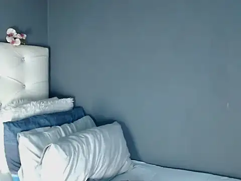  MoniqueLovay  online show from September 21, 11:01 am