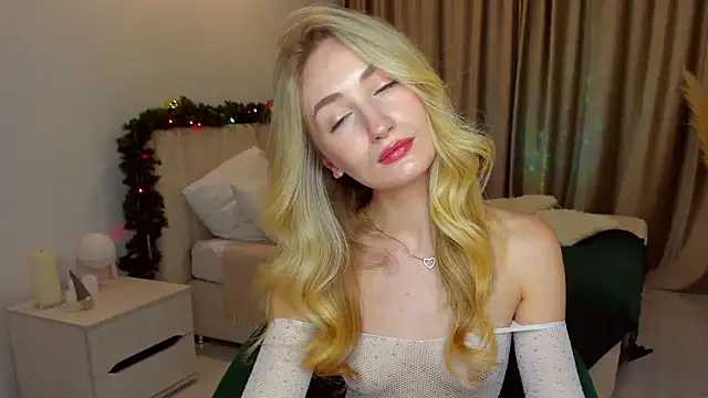 Snapshot of bella__rose chatting on December 11, 9:09 am bella rose online show from December 11, 9:09 am