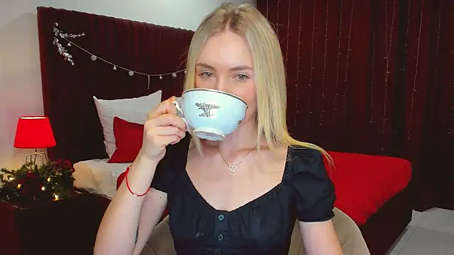 Snapshot of bella__rose chatting on December 12, 1:17 pm bella rose online show from December 12, 1:17 pm