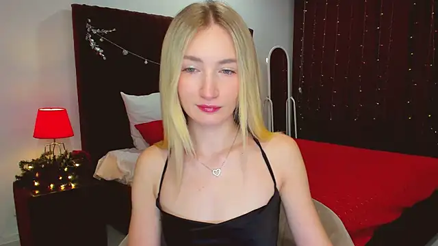 Snapshot of bella__rose chatting on December 14, 6:13 am bella rose online show from December 14, 6:13 am