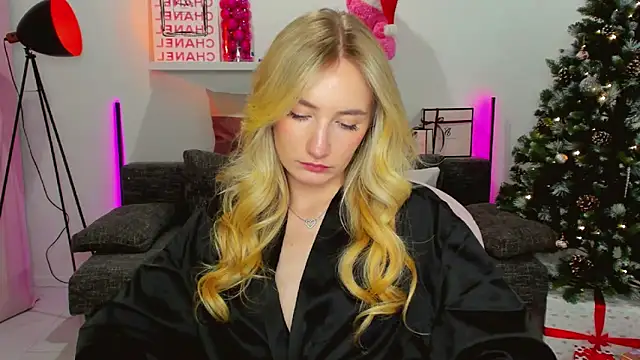 Snapshot of bella__rose chatting on December 16, 7:21 pm bella rose online show from December 16, 7:21 pm
