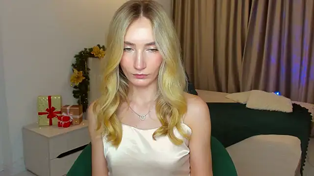 Snapshot of bella__rose chatting on December 18, 1:12 pm bella rose online show from December 18, 1:12 pm
