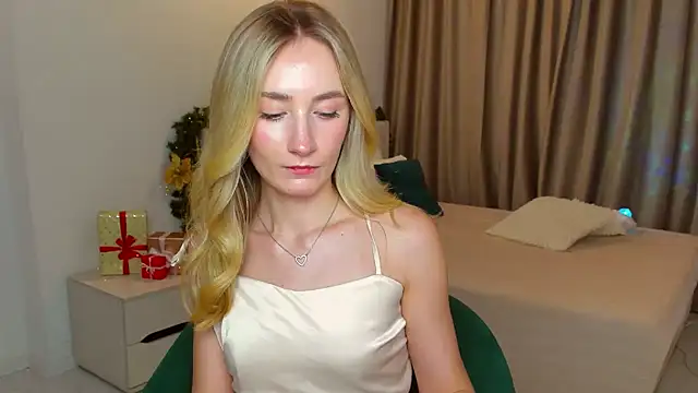 Snapshot of bella__rose chatting on December 18, 7:19 pm bella rose online show from December 18, 7:19 pm