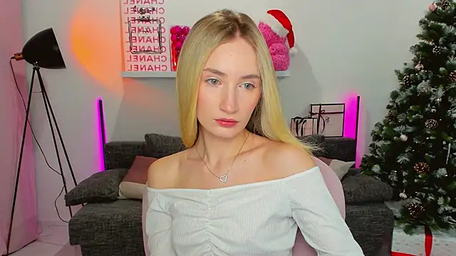 Snapshot of bella__rose chatting on December 22, 6:17 am bella rose online show from December 22, 6:17 am