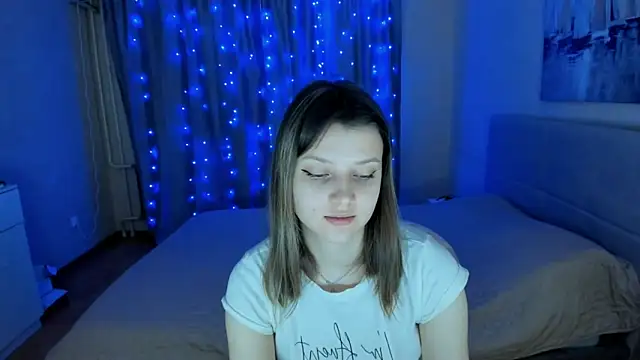 Snapshot of SoniNesti chatting on December 5, 12:00 pm SoniNesti online show from December 5, 12:00 pm