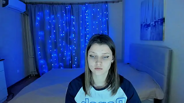 Snapshot of SoniNesti chatting on December 11, 3:15 pm SoniNesti online show from December 11, 3:15 pm