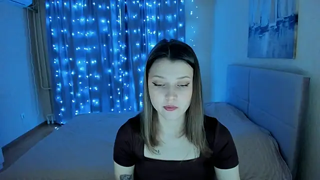 Snapshot of SoniNesti chatting on December 18, 1:02 pm SoniNesti online show from December 18, 1:02 pm