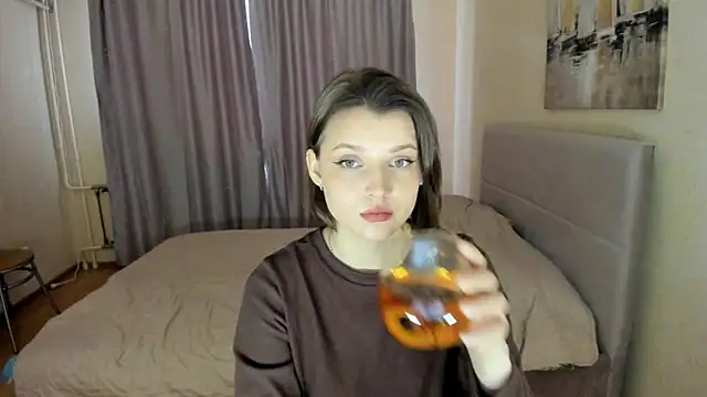 Snapshot of SoniNesti chatting on March 14, 11:56 am SoniNesti online show from March 14, 11:56 am