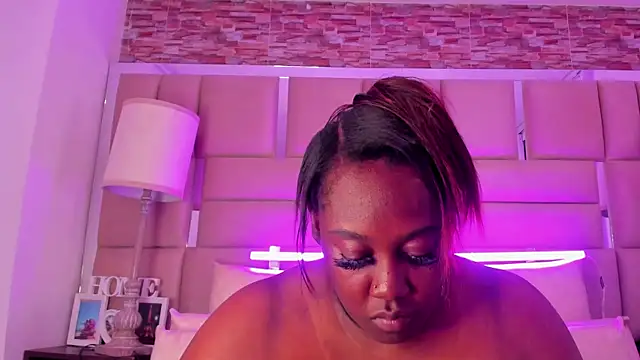 ShaniaBrownn online show from October 22, 7:46 pm