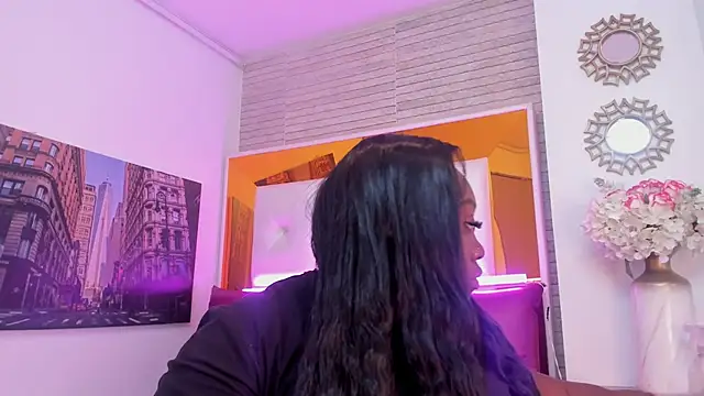 ShaniaBrownn online show from November 28, 7:49 pm