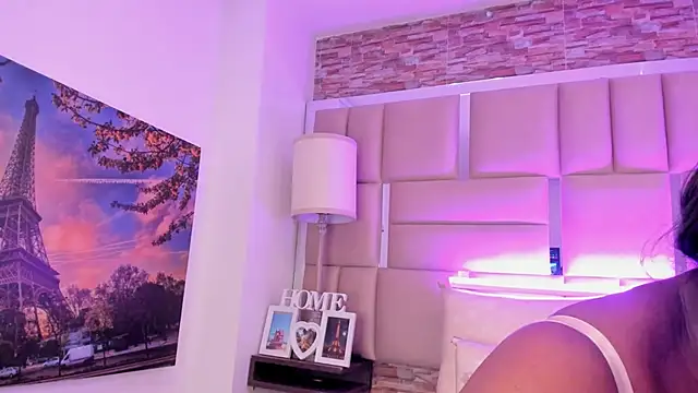 ShaniaBrownn online show from January 10, 8:10 pm