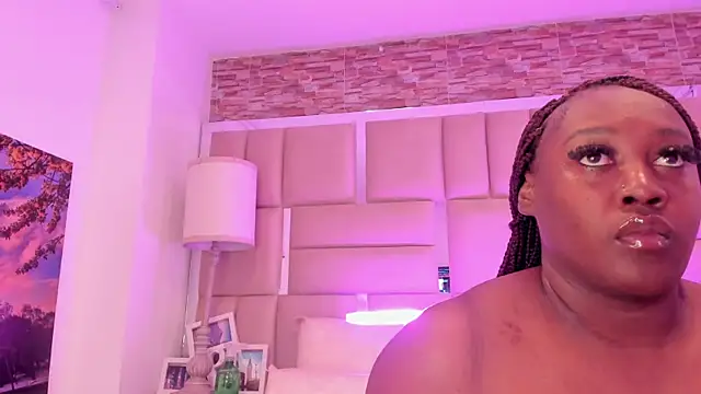 ShaniaBrownn online show from May 14, 7:42 pm